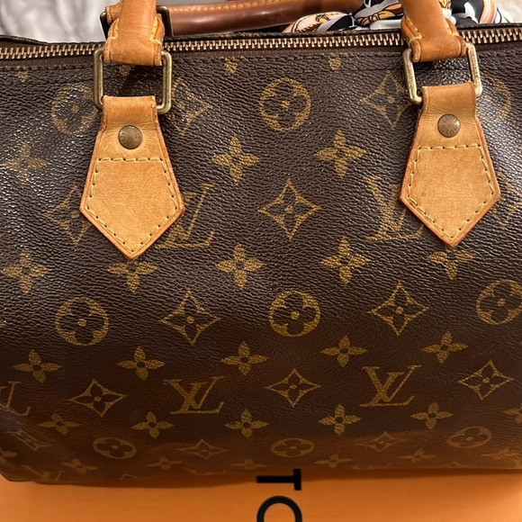 Authentic Louis Vuitton Speedy 30 monogram - Picture 5 of 16